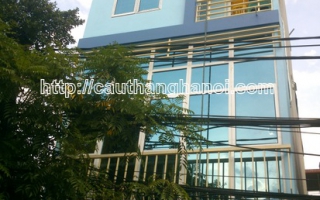 Thi công cầu thang, mặt bậc cầu thang gỗ Lim Nam Phi, sàn gỗ tại Khương Trung Thanh Xuân Hà Nội